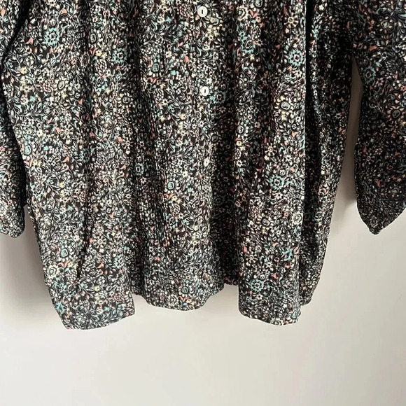 NEW Hatch the aster top in black garden floral - Picture 4 of 12